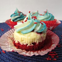 red velvet cheesecake small