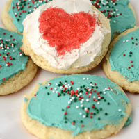 Cake Mix Sugar Cookies by www.crazyforcrust.com #cookie #Christmas