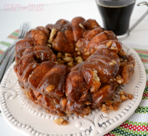 Monkey Bread made with King's Hawaiian Sweet Dinner Rolls by www.crazyforcrust.com #monkeybread #breakfast #Christmas