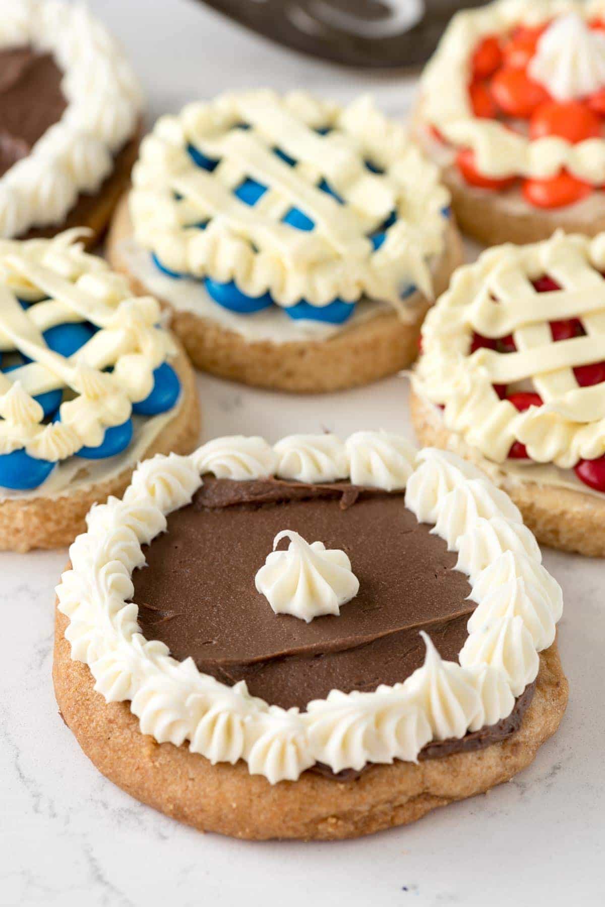 Pie Cookies - make a chocolate cream pie cookie out of frosting and your favorite cookie!