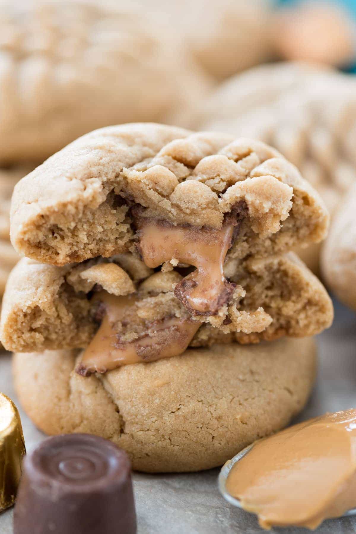 Rolo Stuffed Peanut Butter Cookies - an easy peanut butter cookie stuffed with a ROLO!! 30 minutes start to easy, these cookies are foolproof!