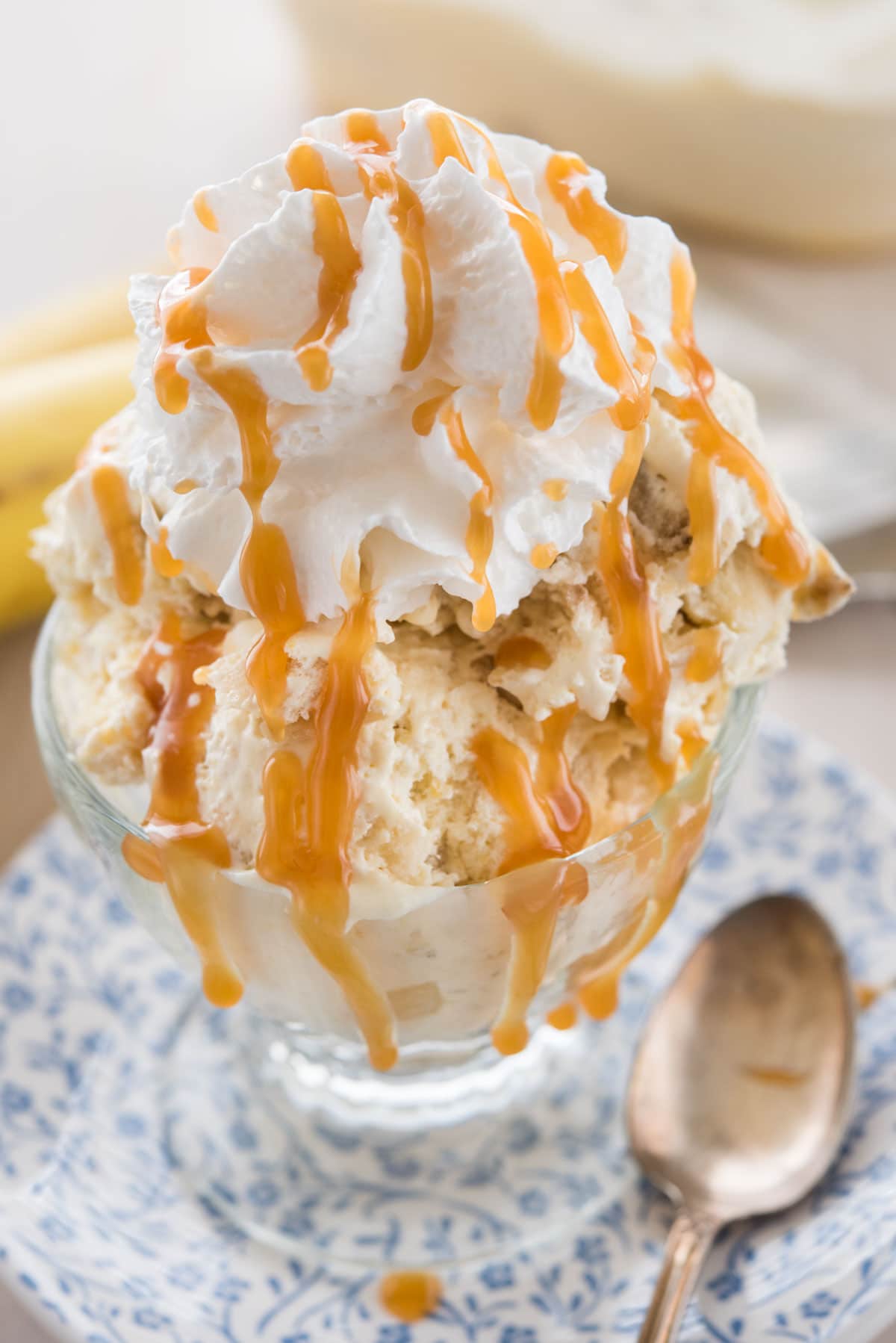 Easy Banana Cream Pie Ice Cream - this No Churn Ice Cream Recipe tastes just like a DQ Blizzard! 