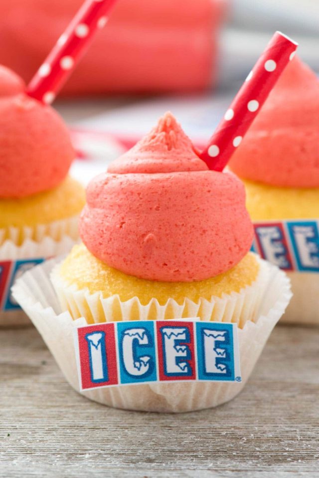 ICEE Cupcakes - this easy and fun cupcake recipe has a cherry ICEE frosting! Mini cupcakes with icing and a free printable label - kids LOVE THESE!