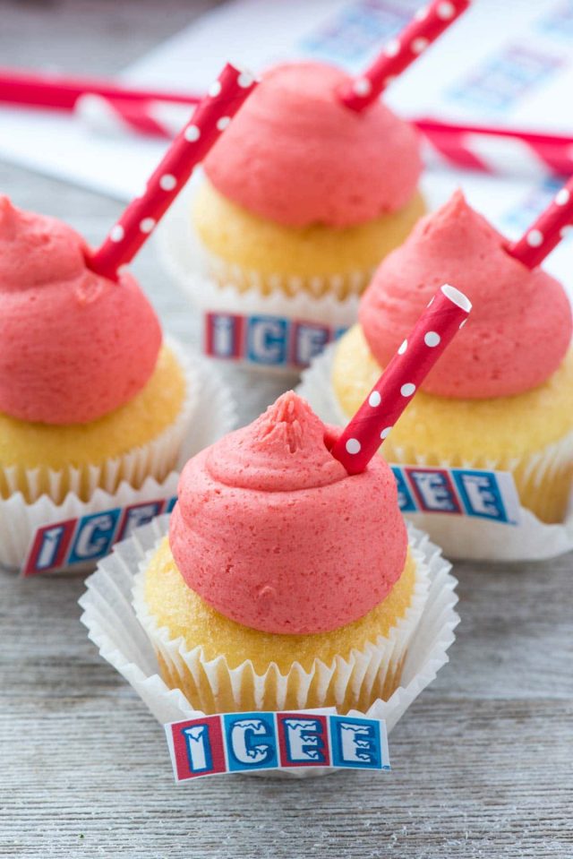 ICEE Cupcakes - this easy and fun cupcake recipe has a cherry ICEE frosting! Mini cupcakes with icing and a free printable label - kids LOVE THESE!