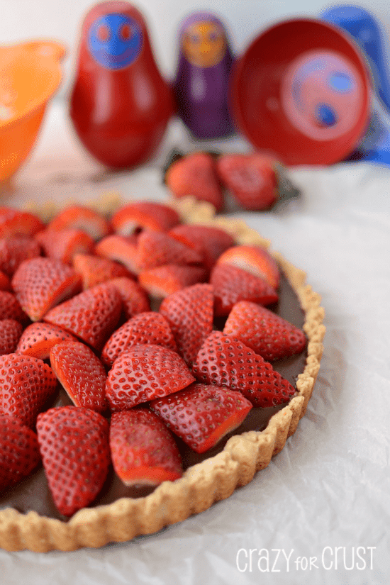 Close up photo Nutella Strawberry Tart with Kizmo cups in background