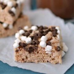 close up of hot-chocolate-rice-krispie-treats