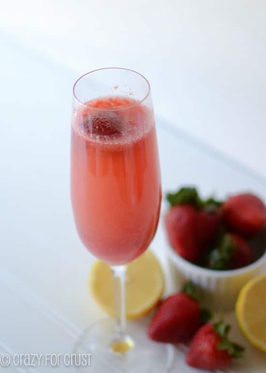 strawberry-lemonade-bellinis (4 of 7)