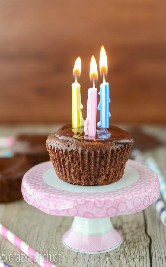 mini mud pie cupcake with peanut butter oreo crust on pink mini cake plate with three candles