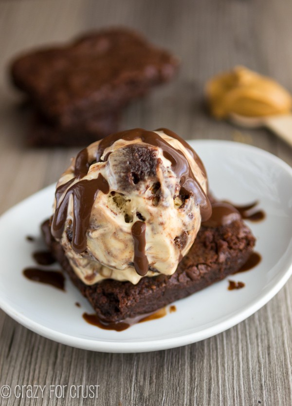 Easy Peanut Butter Brownie Ice Cream - full of peanut butter and chocolate flavor!