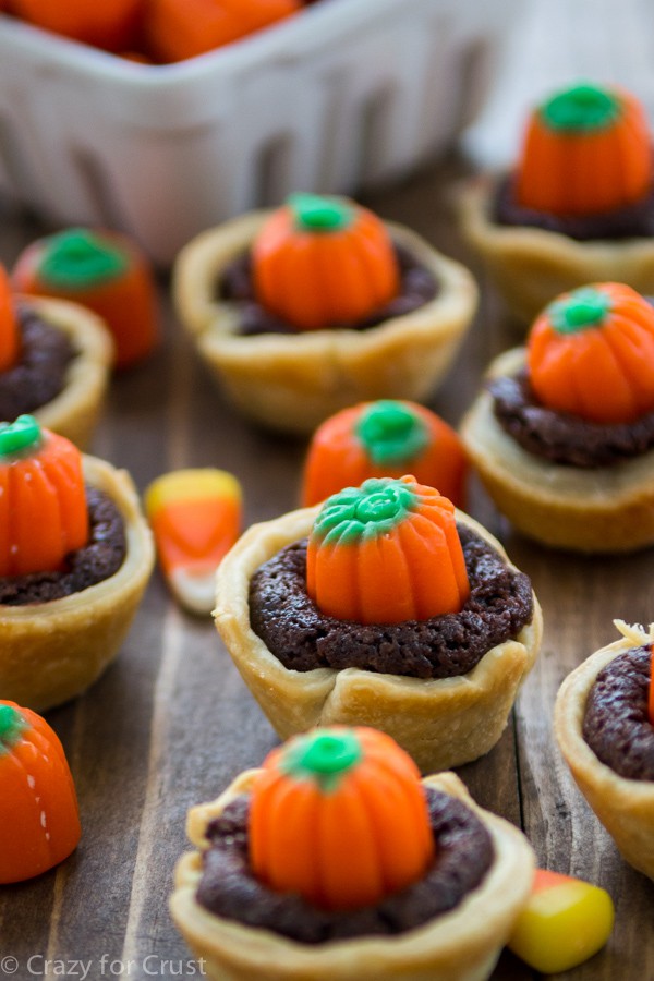 Candy Corn Pumpkin Brownie Pies - perfect for Thanksgiving!