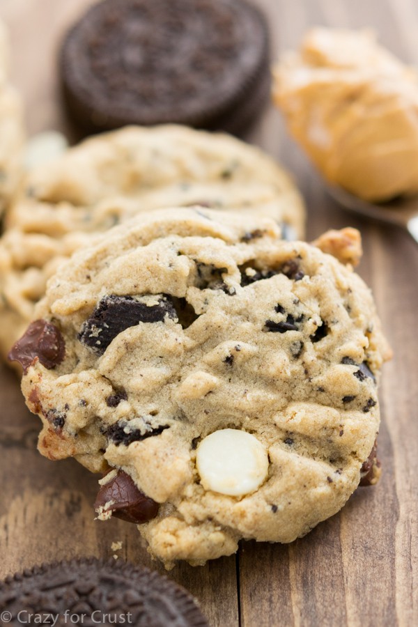 Cookies 'n Cream Peanut Butter Cookies - an easy cookie recipe filled with peanut butter, chocolate, and Oreos.