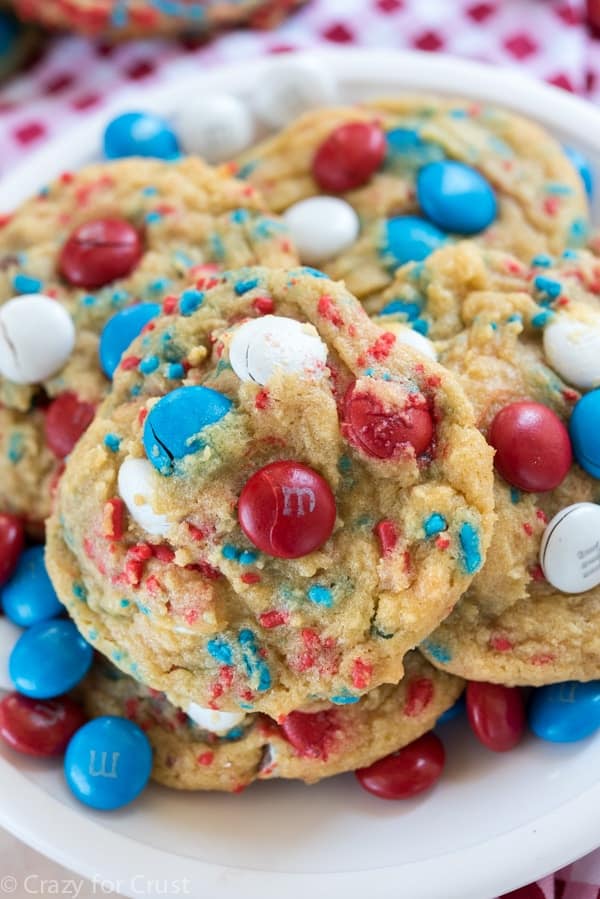 Plate full of Fireworks pudding cookies