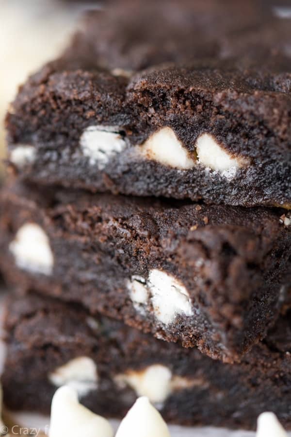 We devoured these Gooey Oreo Cookie Bars in one sitting!