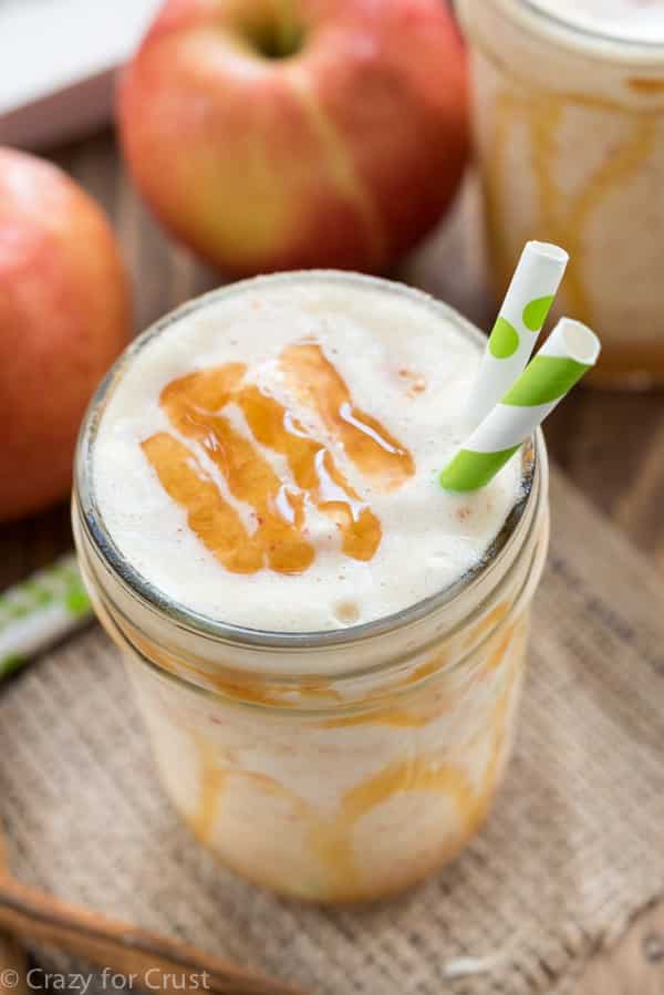 Caramel Apple Smoothie Recipe - an easy smoothie full of fall flavors. No added sugar, can be made dairy free! The perfect smoothie for kids.