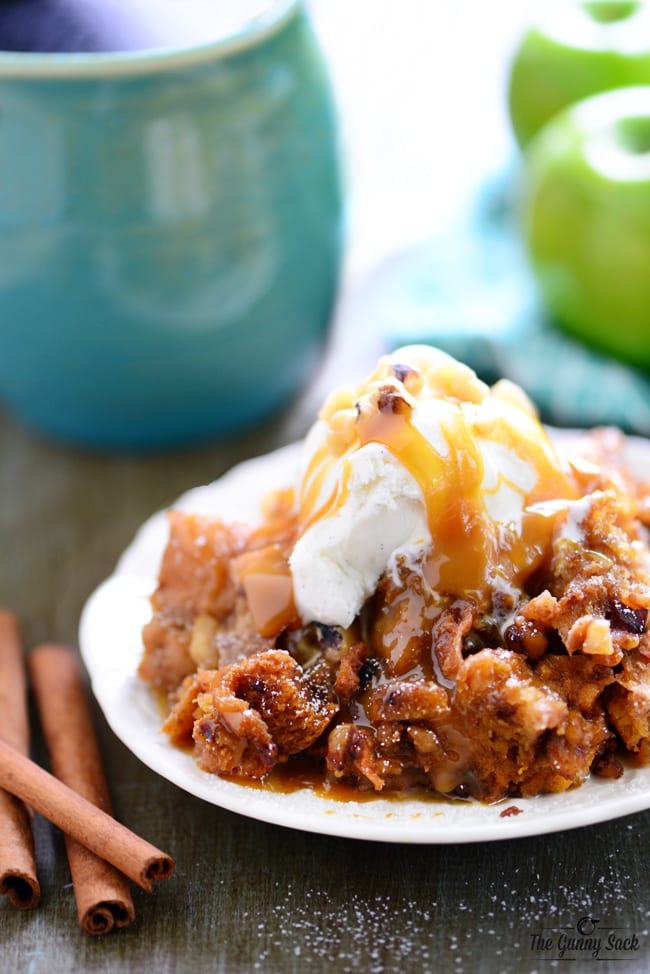 Slow_Cooker_Apple_Walnut_Bread_Pudding