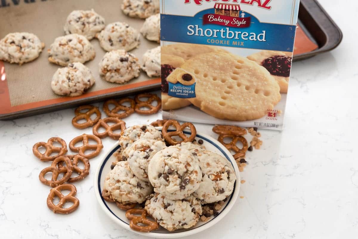 Pretzel Toffee Shortbread Cookies (7 of 8)