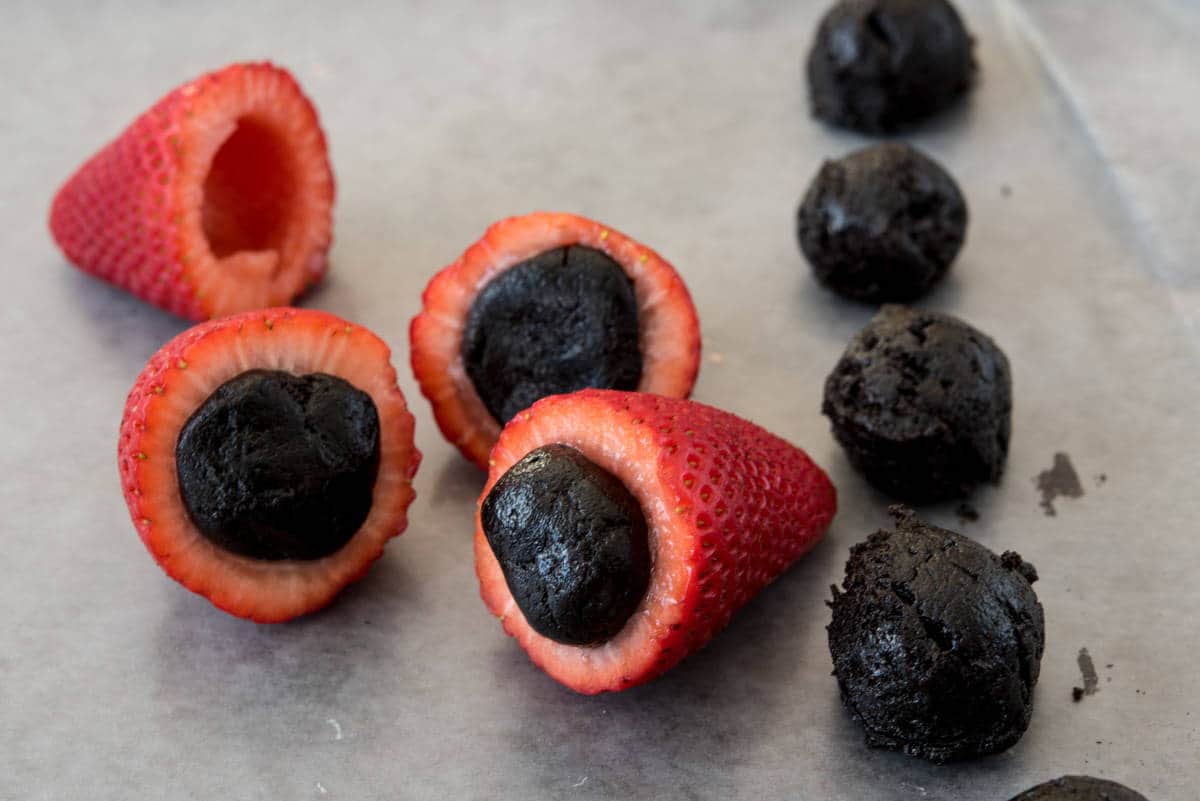 Oreo Truffle Dipped Strawberries 