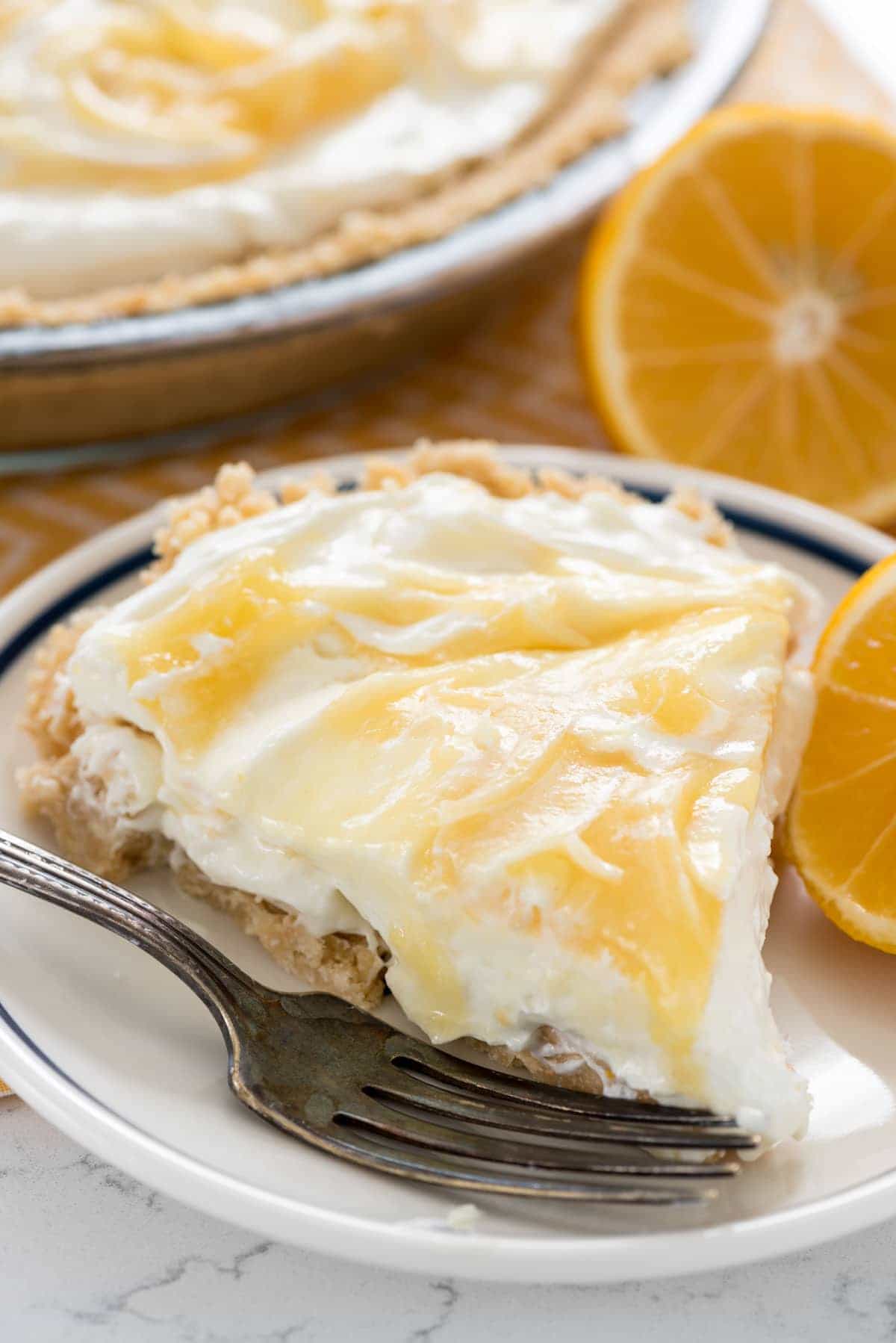 No Bake Lemon Cheesecake - this EASY cheesecake has a shortbread crust and is filled with lemon curd!