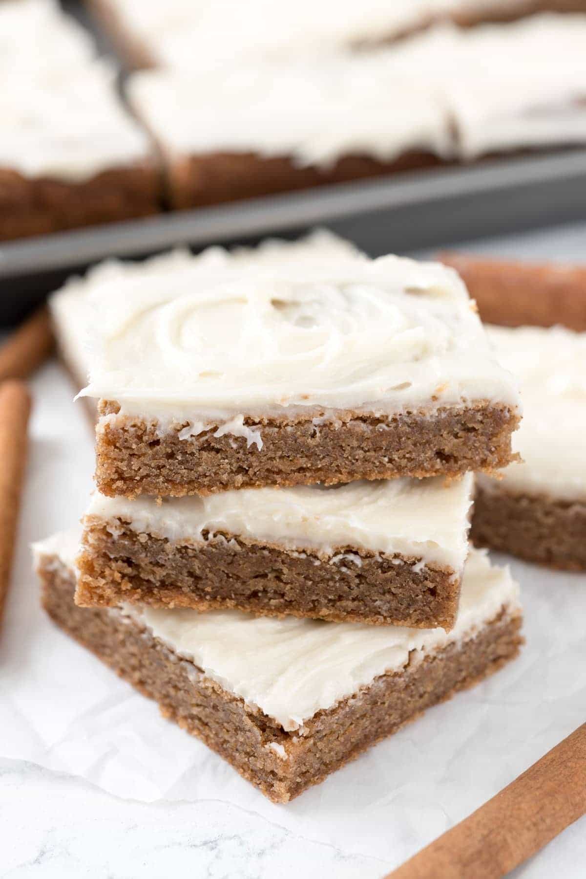 Cinnamon Roll Blondies Recipe