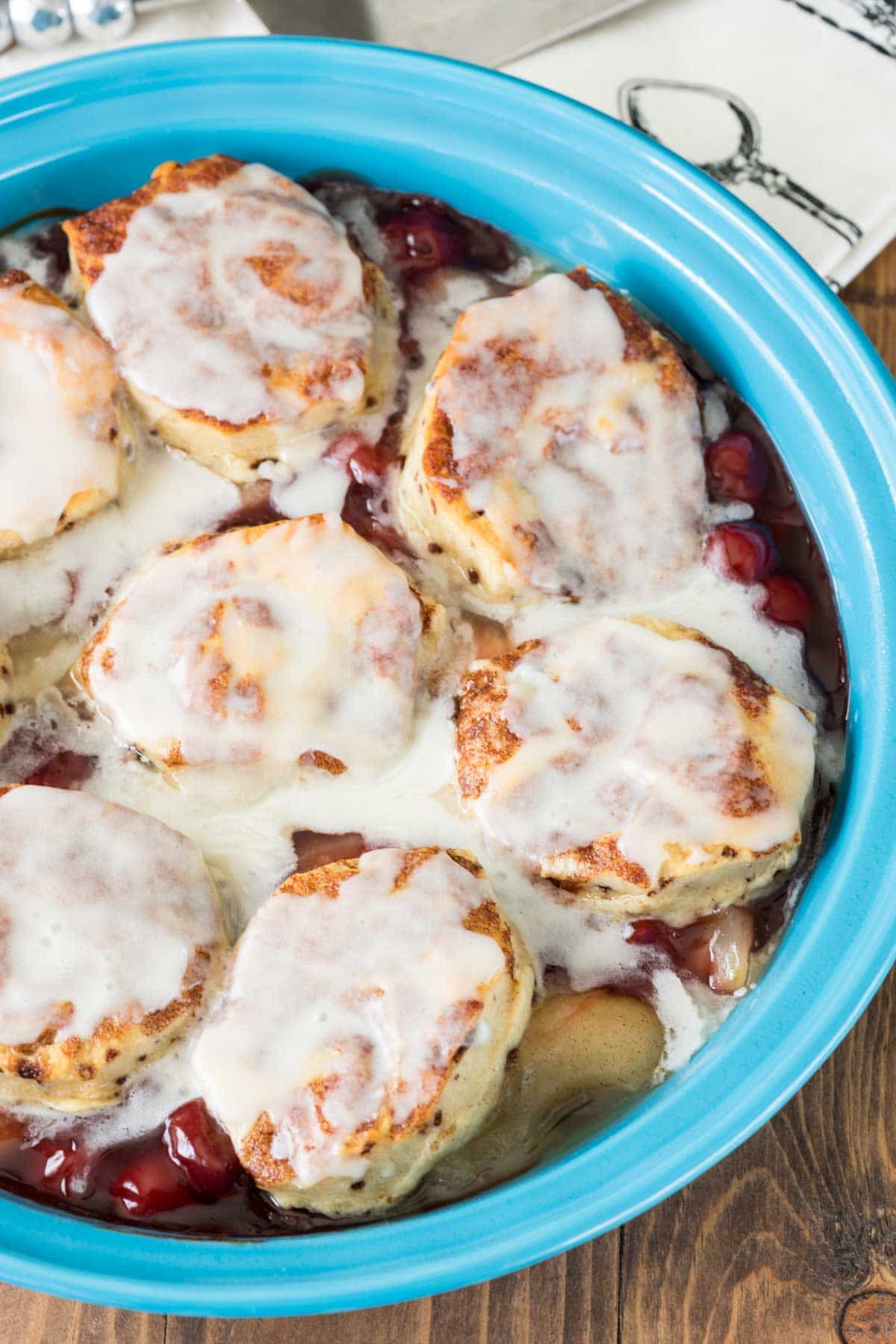 This Cinnamon Roll Cobbler is an easy 2 ingredient recipe that's the perfect brunch, breakfast, or dessert! If you have hands, you can make this recipe - it's totally foolproof!