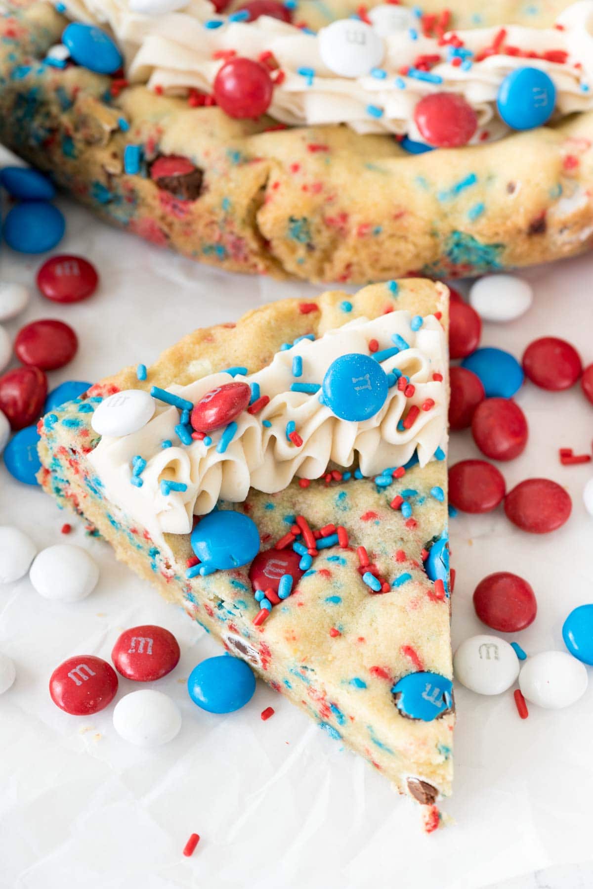 Fireworks Sugar Cookie Cake Recipe - this EASY sugar cookie recipe is made in a cake pan! Such a great dessert for the 4th of July!