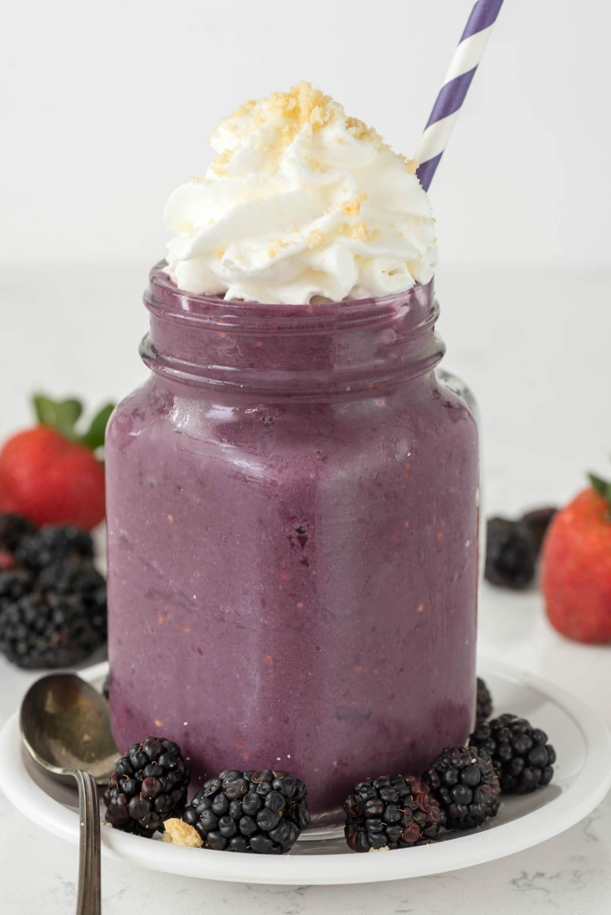 Skinny Berry Pie Milkshake - this easy recipe combines bananas and berries for a simple but healthier milkshake recipe!