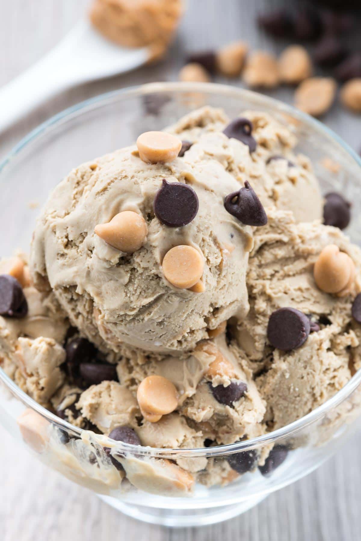 Easy No Churn Chocolate Peanut Butter Ice Cream - this easy ice cream recipe has a secret ingredient to keep it smooth and creamy and is FULL of chocolate peanut butter flavor!