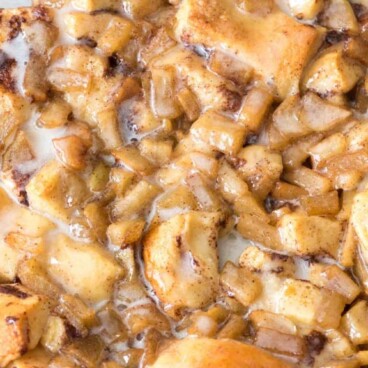 apple cinnamon roll bake in pan