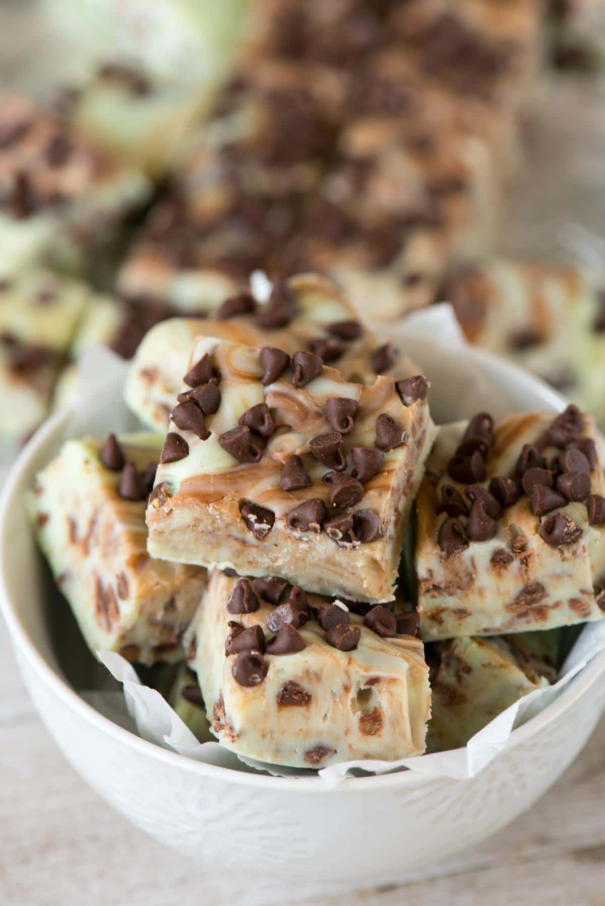 Easy 5 Minute Mint Chip Fudge - this easy fudge recipe has only a few ingredients! White chocolate fudge has mint extract and mini chocolate chips for a perfect holiday or St. Patrick's Day fudge recipe!