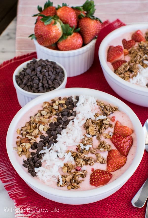 strawberry coconut smoothie bowl