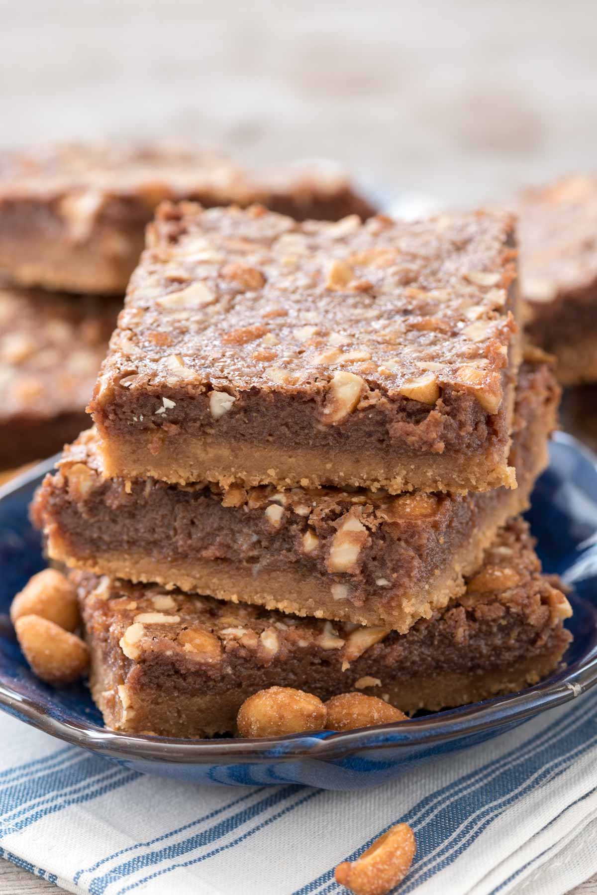 Flourless Peanut Butter Brookies - these chocolate fudge peanut butter cookie bars are accidentally gluten-free and taste like brownie peanut butter cookies!