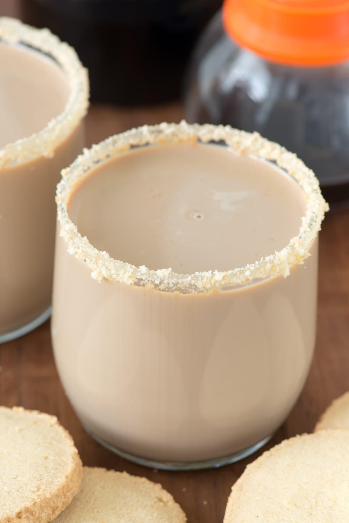 Irish Cream Pie Cocktail - this easy drink recipe combines Baileys, coffee, vodka, and milk and tastes like an Irish Cream Pie...with a shortbread cookie rim!