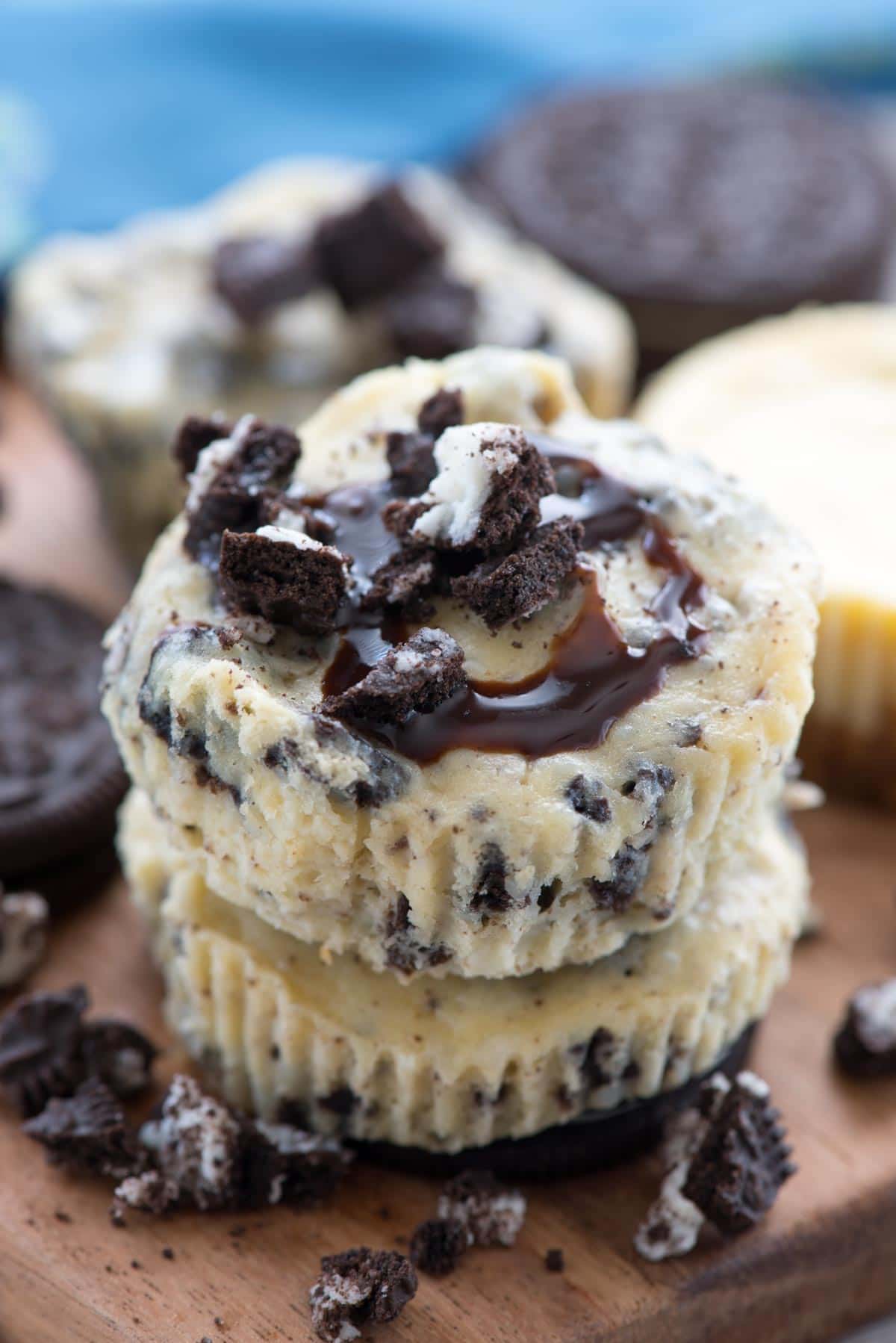 Easy Oreo Cheesecakes - this simple cheesecake recipe makes 12 perfect Cookies 'n Cream Cheesecakes with an Oreo Crust!