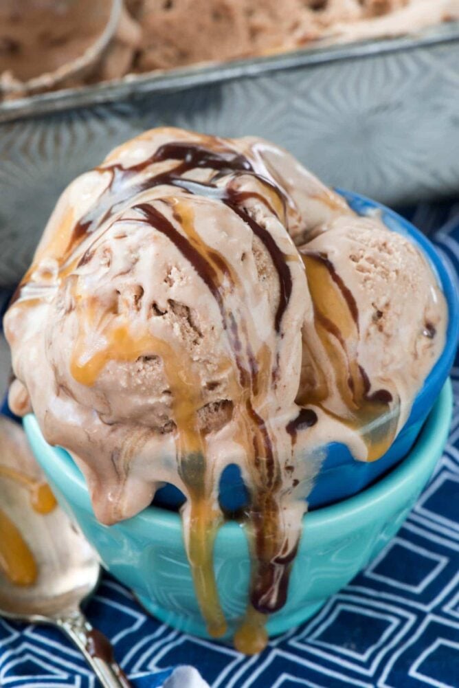 No churn No Churn Chocolate Caramel Ice Cream in a teal bowl