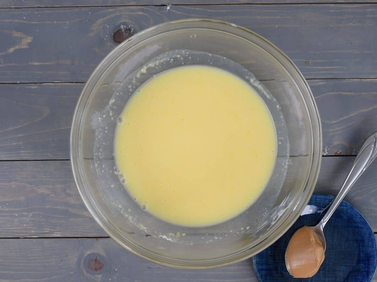 pudding in large bowl.