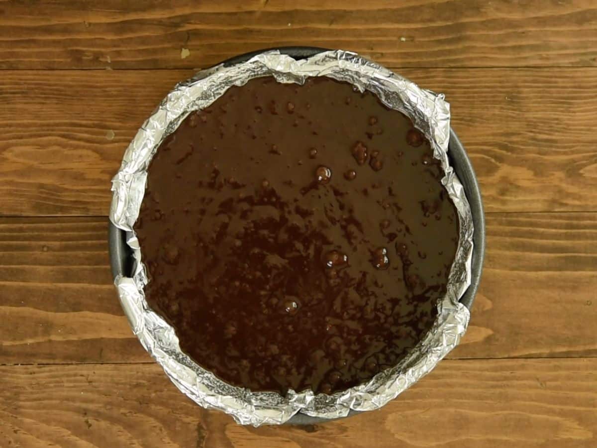 brownie batter in cake pan.
