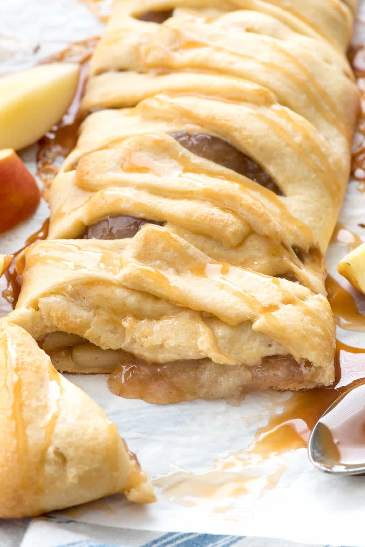 Easy Caramel Apple Strudel - this easy danish braid has just 3 ingredients and is the easiest breakfast or dessert recipe ever! Caramel Apple is the perfect fall flavor, especially in a pastry!