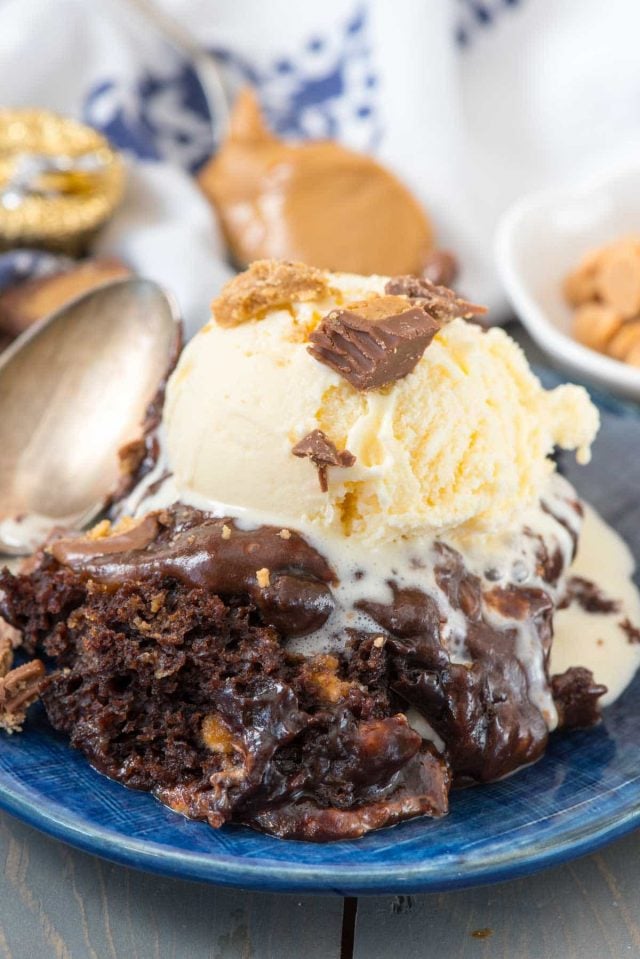 Slow Cooker Peanut Butter Brownie Pudding - the best gooey chocolate pudding recipe made in the crockpot!! This easy dessert is loved by all!