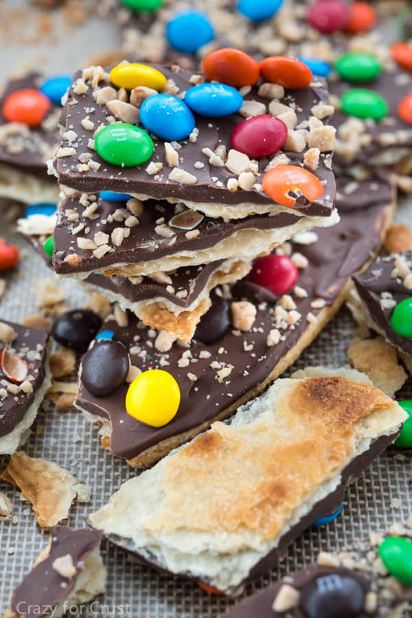 Easy Pie Crust Candy Bark - add some crunch to your next bark recipe by making it on top of a crunchy pie crust! 