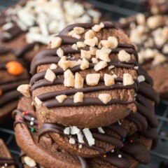 Slice and Bake Chocolate Peanut Butter Cookies - this easy slice and bake cookie recipe is full of chocolate and peanut butter! It's an easy cookie recipe for holiday plates!