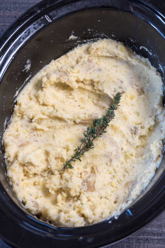 Crockpot mashed potatoes in a crock pot