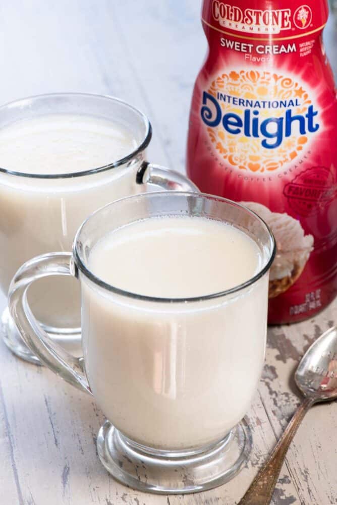 2 glass mugs with Crockpot White Hot Chocolate with  International Delight Coffee Creamer bottle