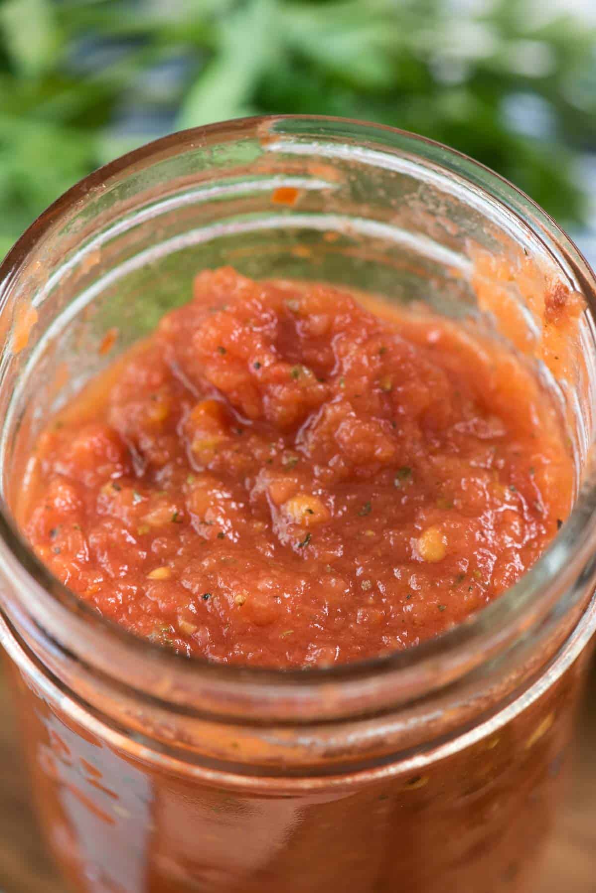 close up of jar of pizza sauce