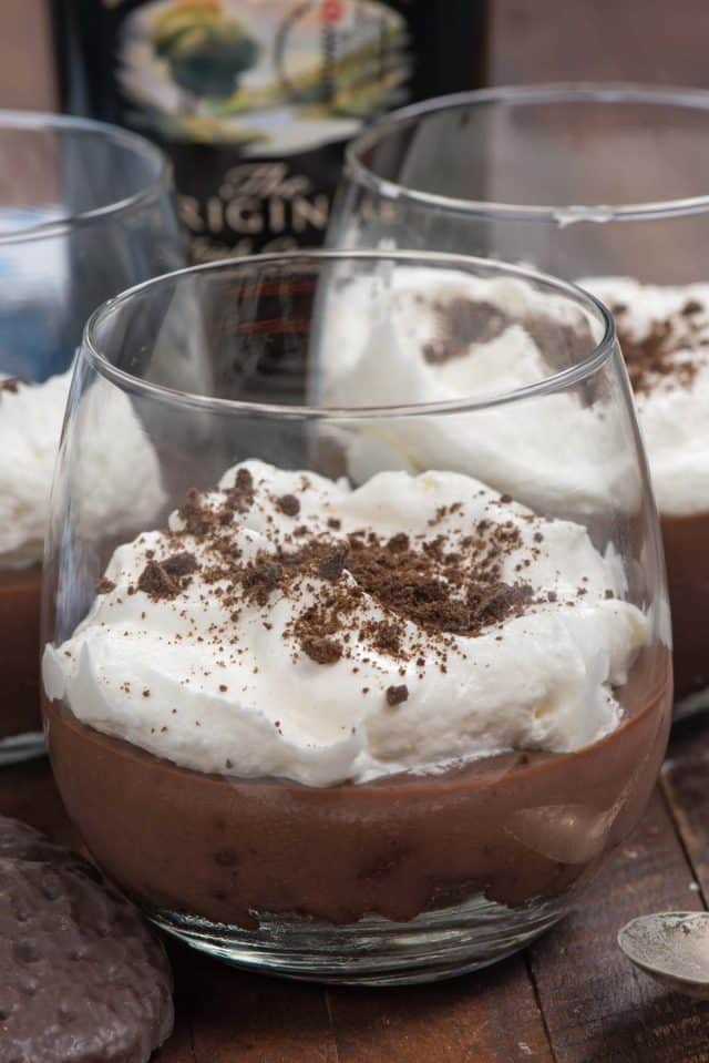 Bailey&amp;#39;s Pudding Pies with Thin Mint Crust - Crazy for Crust