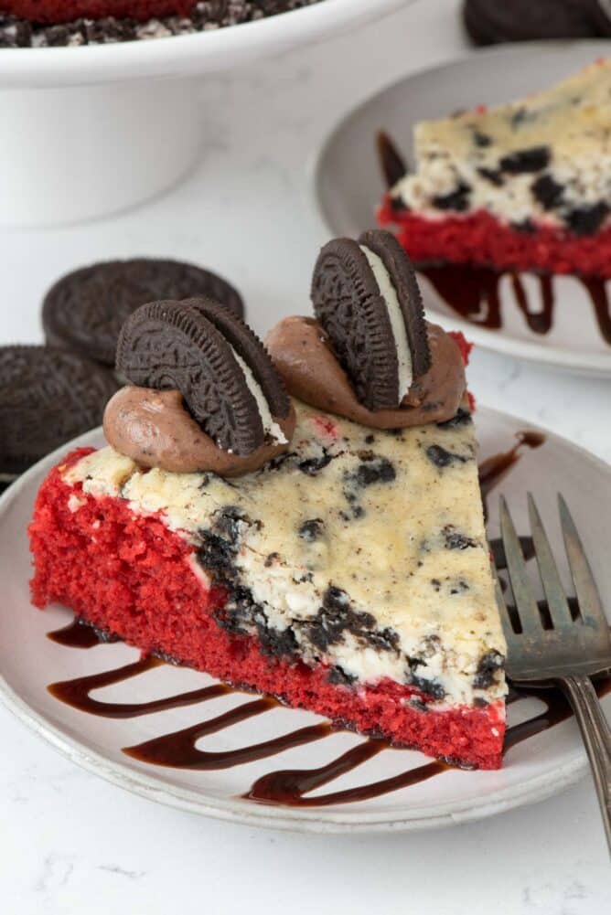 Red Velvet Oreo Cheesecake Cake Recipe Photo