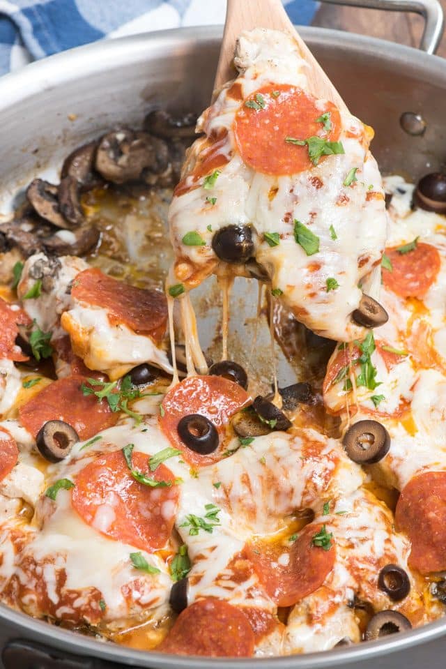 spoon lifting up skillet pizza chicken 