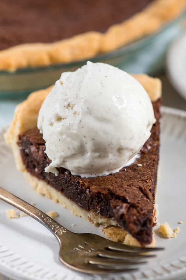 chokladfudge Pie Recept är perfekt med glass!
