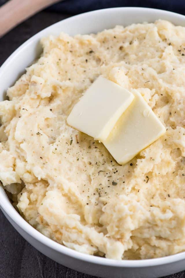 bowl of mashed potatoes