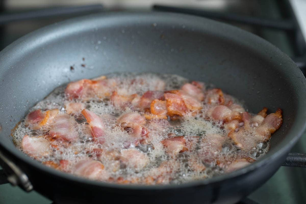 bacon cookin in frying pan