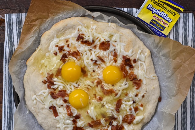 How to make a homemade breakfast pizza with homemade crust.